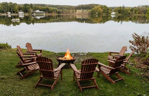 Cortland House | Lake House, Sauna, Game Room, Kayak, Paddleboard