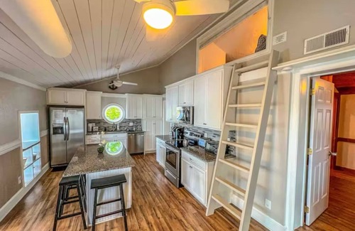 Belmont Cabin | Lake House w/Dock and BIG Views