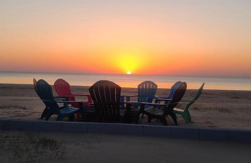 Oscoda House | Lake Huron - 3 Bedroom, 2 Bath Lake Front Home (Sleeps 12)