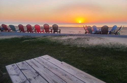 Oscoda House | Lake Huron - 3 Bedroom, 2 Bath Lake Front Home (Sleeps 12)