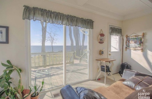 Montague Cottage | Lake Michigan beachfront cottage