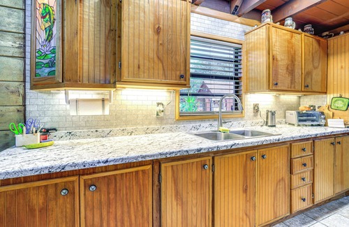 Okeechobee Cabin | Lake Okeechobee Log Cabin w/Community Pool & Dock