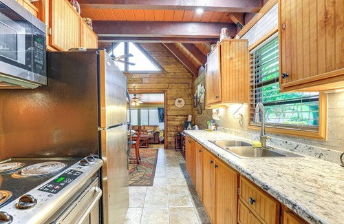 Okeechobee Cabin | Lake Okeechobee Log Cabin w/Community Pool & Dock