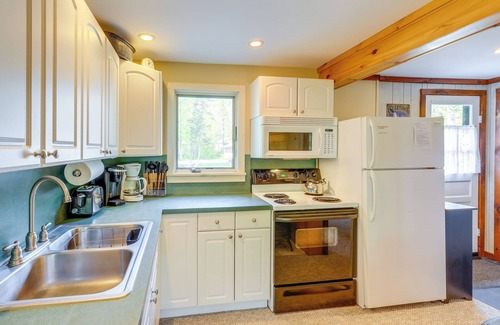 Speculator Cabin | Lake Pleasant Cabin on 3 Acres w/Private Beach!