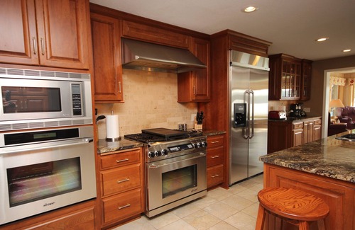 Alexandria House | Lake Pointe Lodge: 6BR Lakefront Retreat w/Free Pontoon, Dock & Firepit