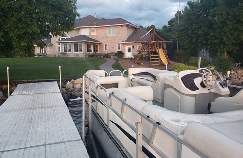 Alexandria House | Lake Pointe Lodge: 6BR Lakefront Retreat w/Free Pontoon, Dock & Firepit