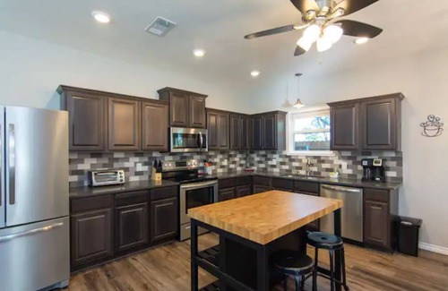 Belton House | Lake Ridge Oasis