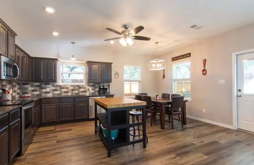 Belton House | Lake Ridge Oasis