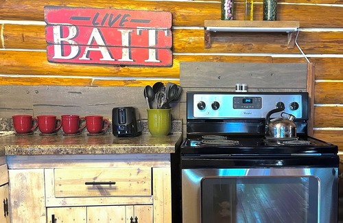 Ironton Cabin | Lake Road Log Cabin A — Million Dollar Ozark view!