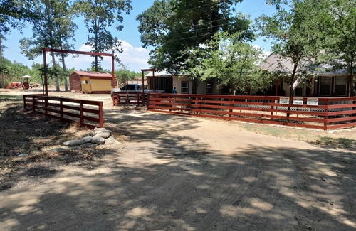 Zavalla Cabin | Lake Sam Rayburn Cabins, #1 front cabin at Monterrey Park an Boat launch