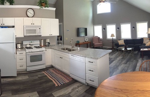 Alburg Cottage | Lake Sunrise Cottage on Lake Champlain