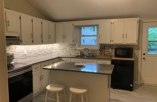 Sarnia House | Lake view beach access