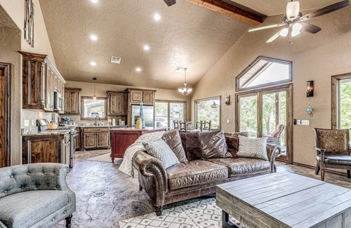 Texanna House | Lake View Cabin -Lake access is 5 min