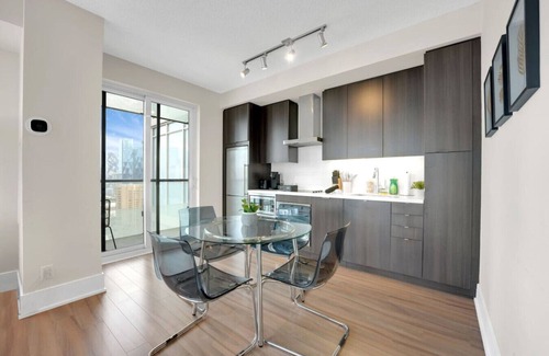 Toronto Entertainment District House | *Lake View* Cozy Home Near Scotiabank/Rogers/Union