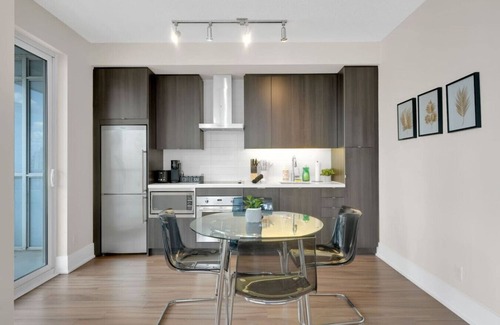 Toronto Entertainment District House | *Lake View* Cozy Home Near Scotiabank/Rogers/Union