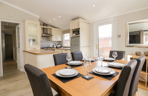 Troutbeck Bridge Cottage | LAKE VIEW LODGE, pet friendly, with a garden in Windermere