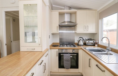 Troutbeck Bridge Cottage | LAKE VIEW LODGE, pet friendly, with a garden in Windermere