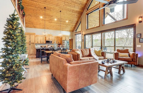 Drasco Cabin | Lake Views & Golf Access at Secluded Drasco Lodge