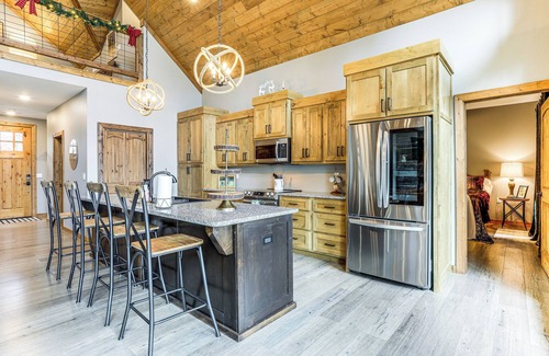 Drasco Cabin | Lake Views & Golf Access at Secluded Drasco Lodge