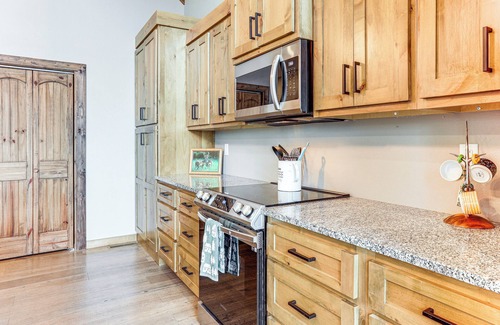 Drasco Cabin | Lake Views & Golf Access at Secluded Drasco Lodge