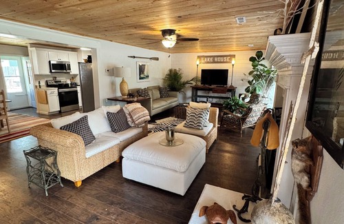 Wappapello House | Lake Wappapello 2 Bedroom Home 1/8 mile to beach and boat ramp