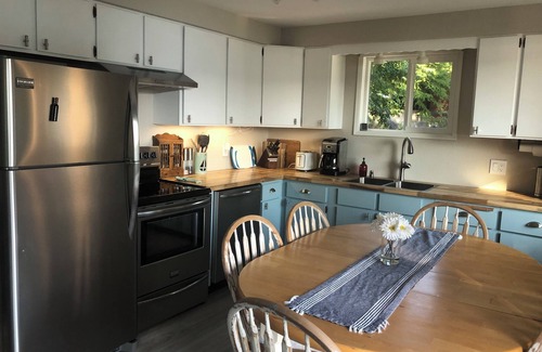 Bellingham House | Lake Whatcom Summer home, 100' private beach, paddle boards and kayaks!