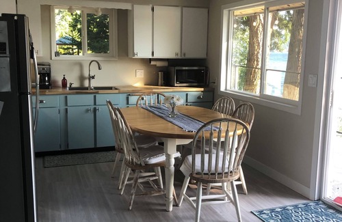 Bellingham House | Lake Whatcom Summer home, 100' private beach, paddle boards and kayaks!