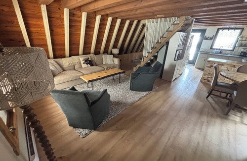 East Kootenay Cabin | Lake Windermere Cabin |Close to Ski Hills and Hot Pools |Short walk to beach