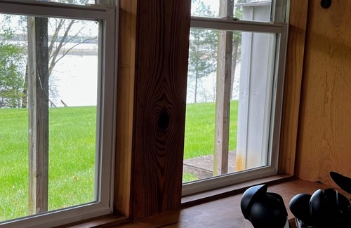 Lake Wissota Apartment | 🔥 Lakefront · 2 Docks · Portable Fire Pit · Grill · Laundry, 1 night stays