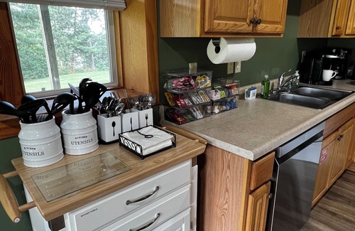 Lake Wissota Apartment | 🔥 Lakefront · 2 Docks · Portable Fire Pit · Grill · Laundry, 1 night stays