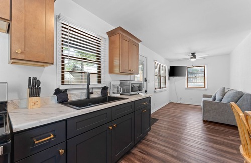 Kimberling City Cabin | Lakefront 2BR Cabin w/Pool + Swim & Boat dock