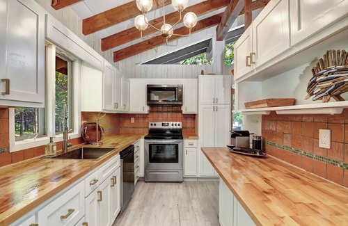 Johnsonburg House | Lakefront Achieve Cabin/3BR on 200-Acre Estate