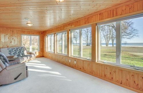 Aitkin House | Lakefront Aitkin Home with Sunroom Walk to Beach!