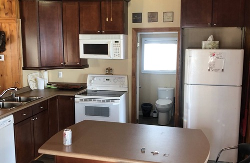 West Nipissing Cottage | Lakefront Chalet - Eagle’s Nest Waterfront Cottage