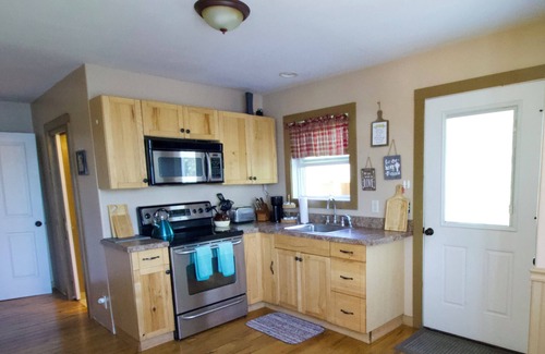 Munsonville Cottage | Lakefront Cottage on Pristine Granite Lake