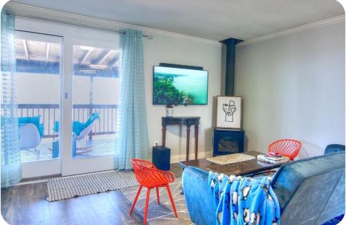 Town of Somerset House | Lakefront Cottage with Spacious Deck and Great Views in NY