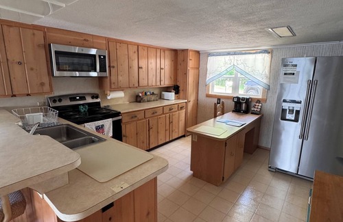 Fountain Cottage | Lakefront cottage with sandy beach and great fishing on Gunn Lake in Fountain MI