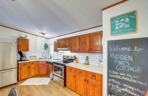 Grapeland Cabin | Lakefront Crockett Cabin w/Boathouse & Kayaks!