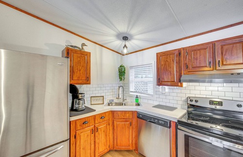 Grapeland Cabin | Lakefront Crockett Cabin w/Boathouse & Kayaks!