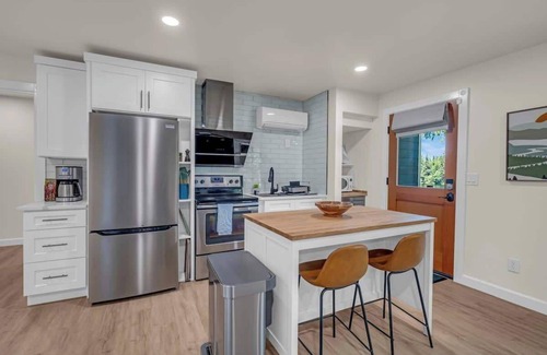 Three Lakes Apartment | Lakefront Getaway For 4 with Swimming, Kayaks