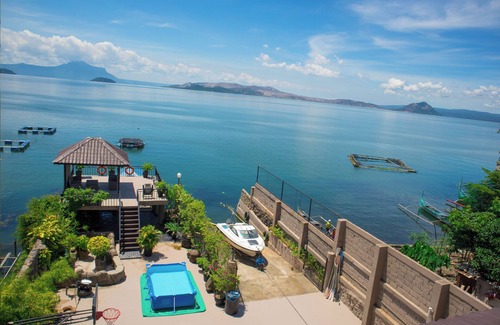 Talisay House | Lakefront Getaway, Taal Volcano Views. Perfect for Relaxation & Adventure!