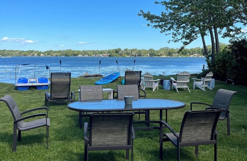 Round Lake House | Lakefront Getaway