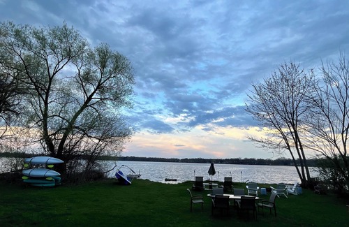 Round Lake House | Lakefront Getaway