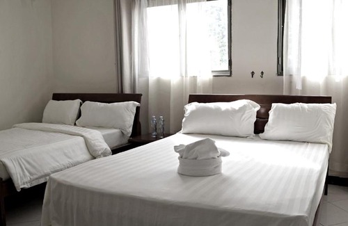 Entebbe Hotel | LAKEFRONT HOTEL ENTEBBE