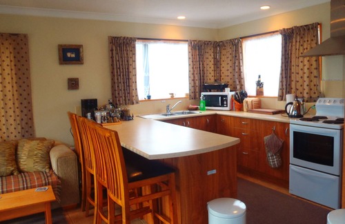 Lake Hawea House | Lakefront House - overlooking Lake Hawea