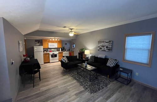 Geneva-on-the-Lake Apartment | LAKEFRONT LOFT-PERFECT COUPLES GETAWAY-rent 3 get 4th free 10/1-12/20-just ask!