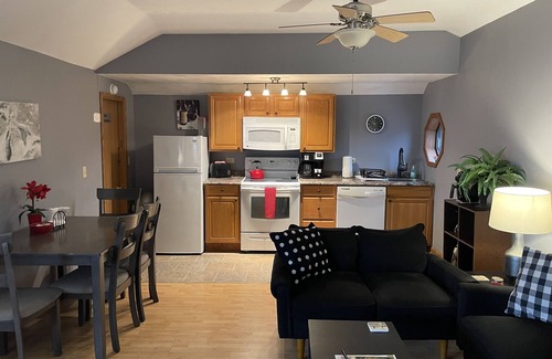 Geneva-on-the-Lake Apartment | LAKEFRONT LOFT-PERFECT COUPLES GETAWAY-rent 3 get 4th free 10/1-12/20-just ask!