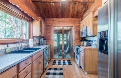 Westfield Cabin | Lakefront Log Cabin Retreat