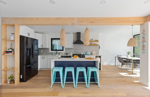 Oakland House | Lakefront luxurious retreat