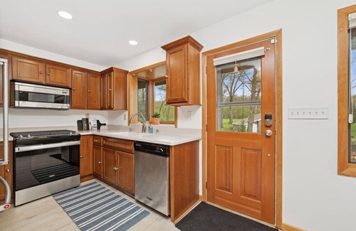 Whitewater House | Lakefront Luxury | 3BR Cabin w/Piers + Kayaks